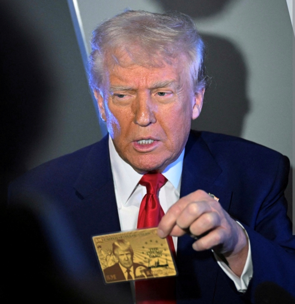 Donald Trump hold gold card